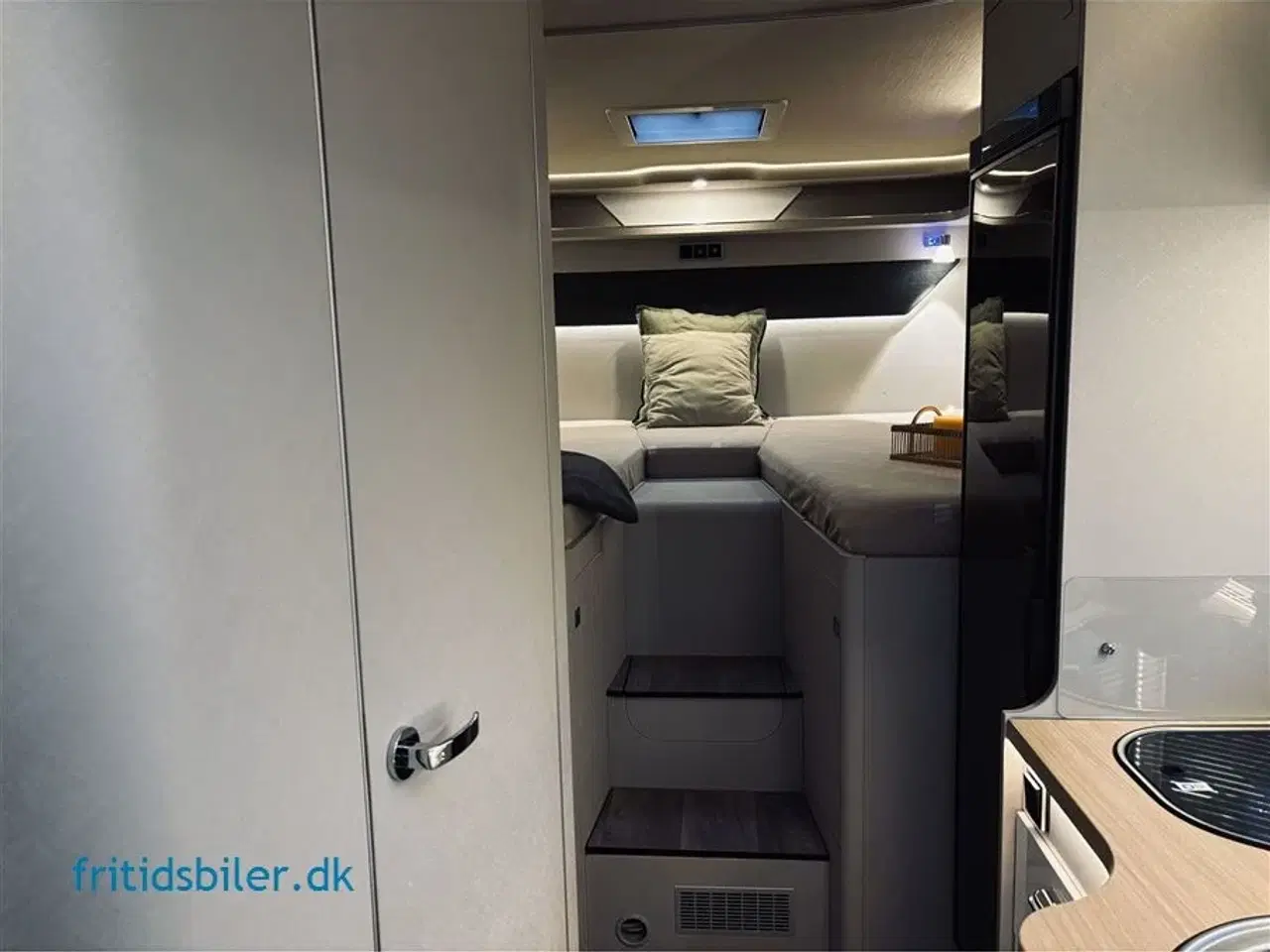 Billede 7 - 2024 - Hymer Tramp S585 170 Hk 9 Trins Aut. gear   Hymer Tramp S585 en helt igennem flot og pæn camper til den fede tur syd eller nord på