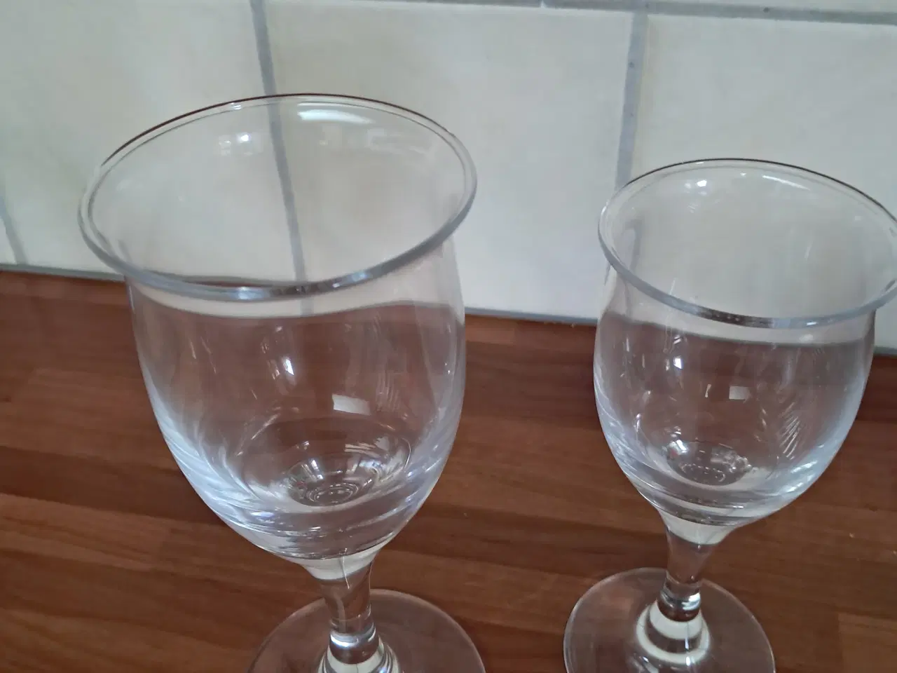 Billede 1 - Ideelle rød- og hvidvinsglas