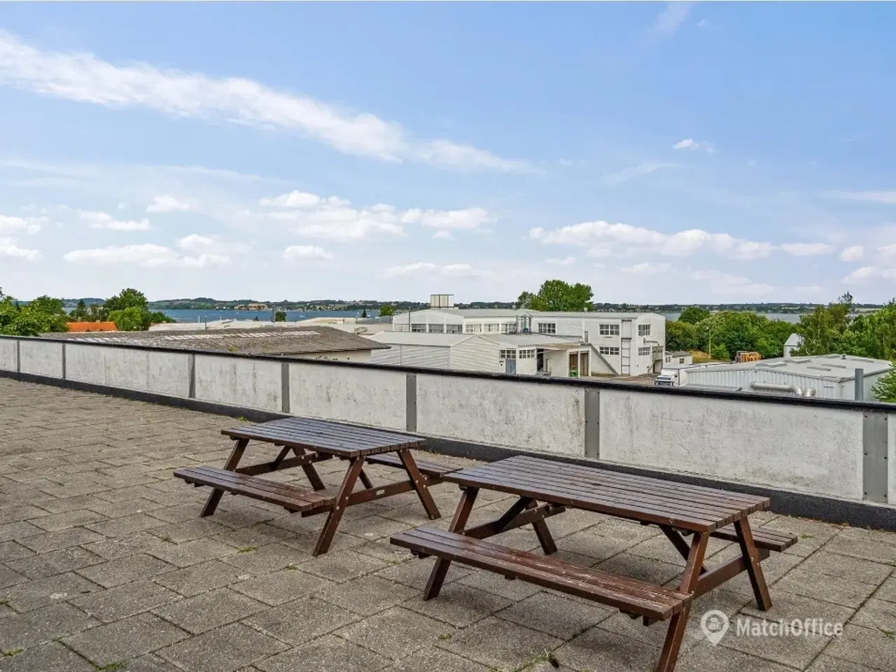 Billede 3 - Moderne kontorlokaler udsigt over Holbæk Fjord og Orø. Åben terrasse