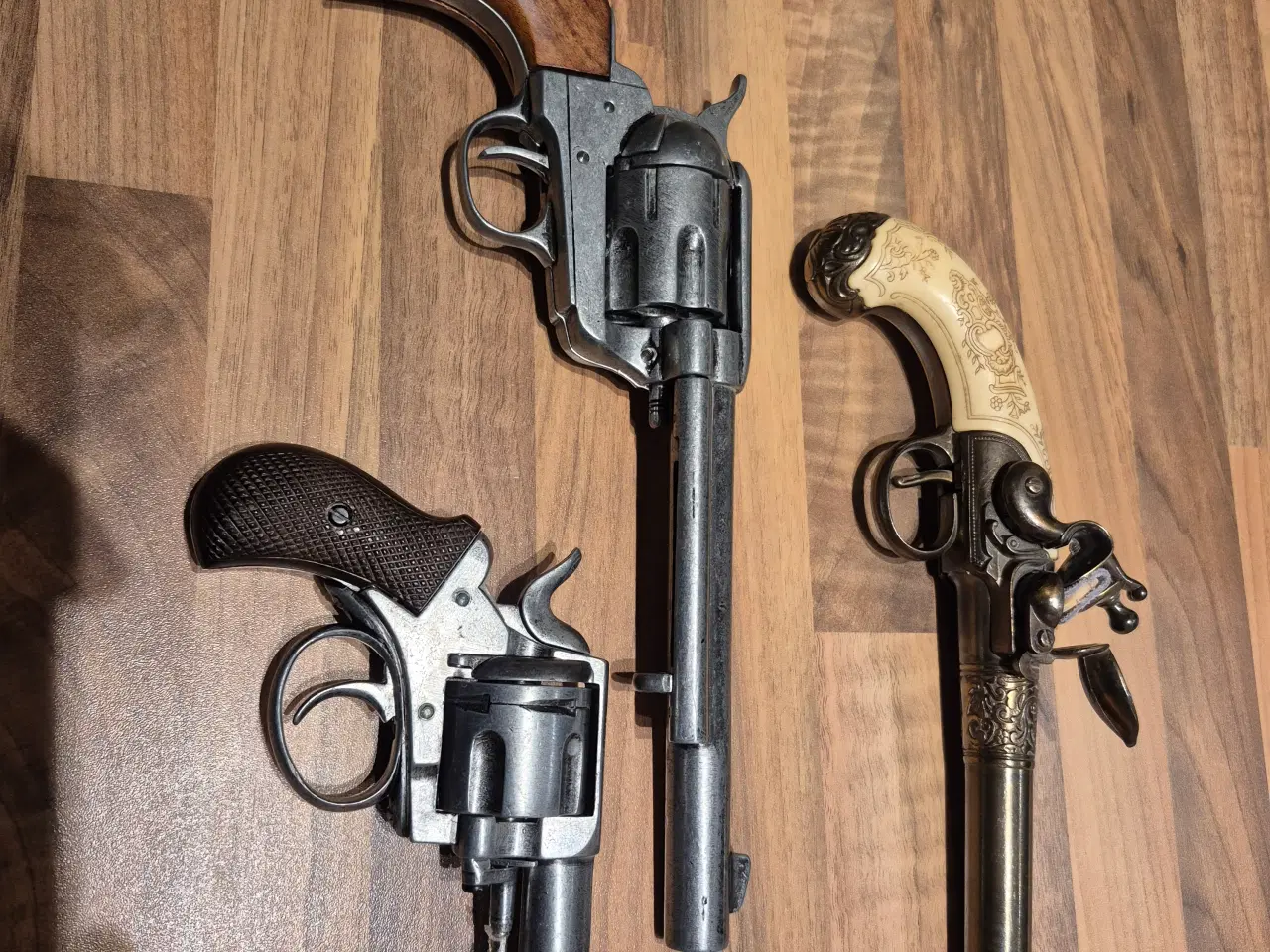 Billede 2 - 3 fine udstilling revolver og fransk flintepistol.