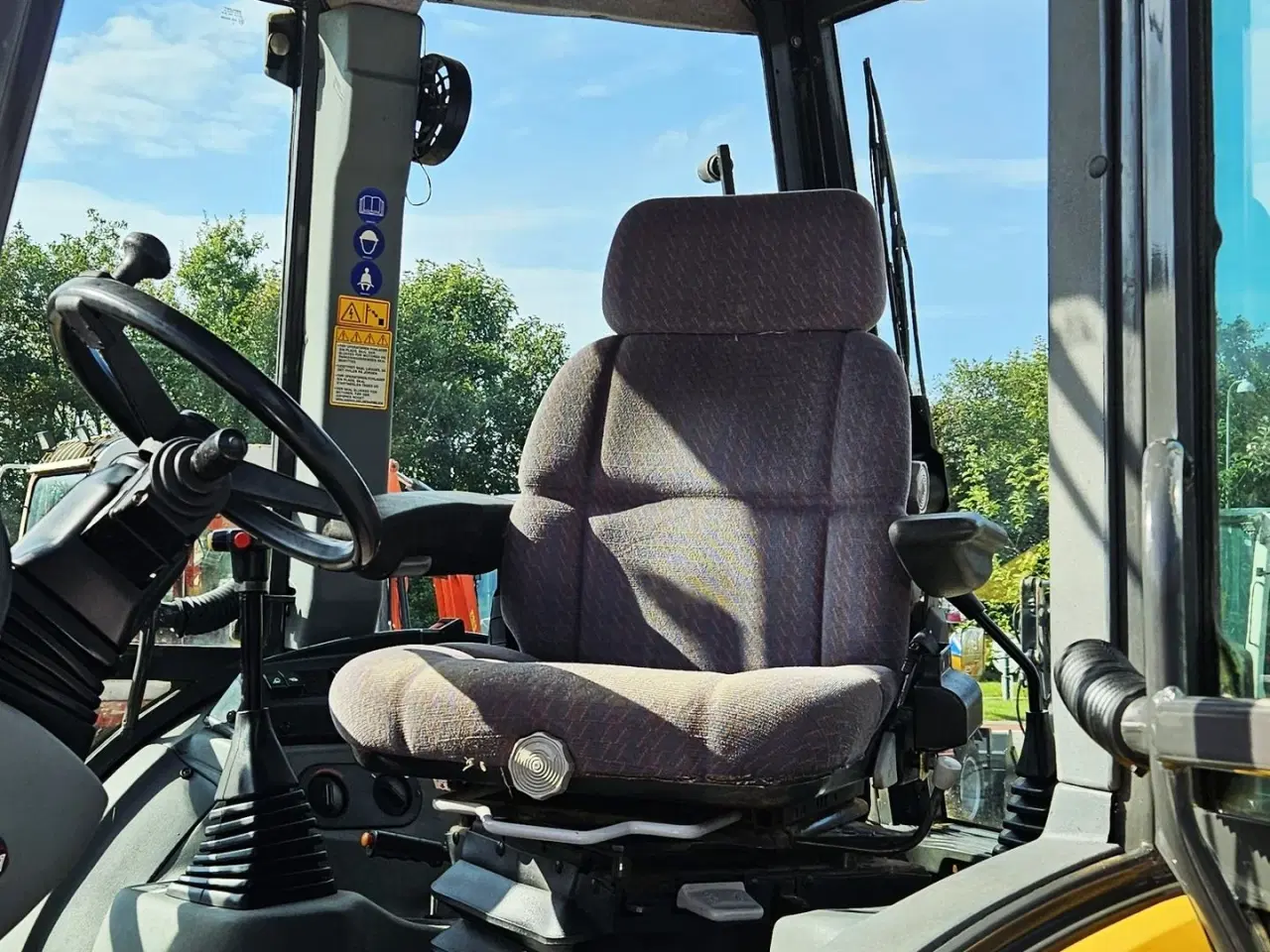 Billede 13 - New Holland LB110B / pæn og veludstyret / nye dæk + stor service