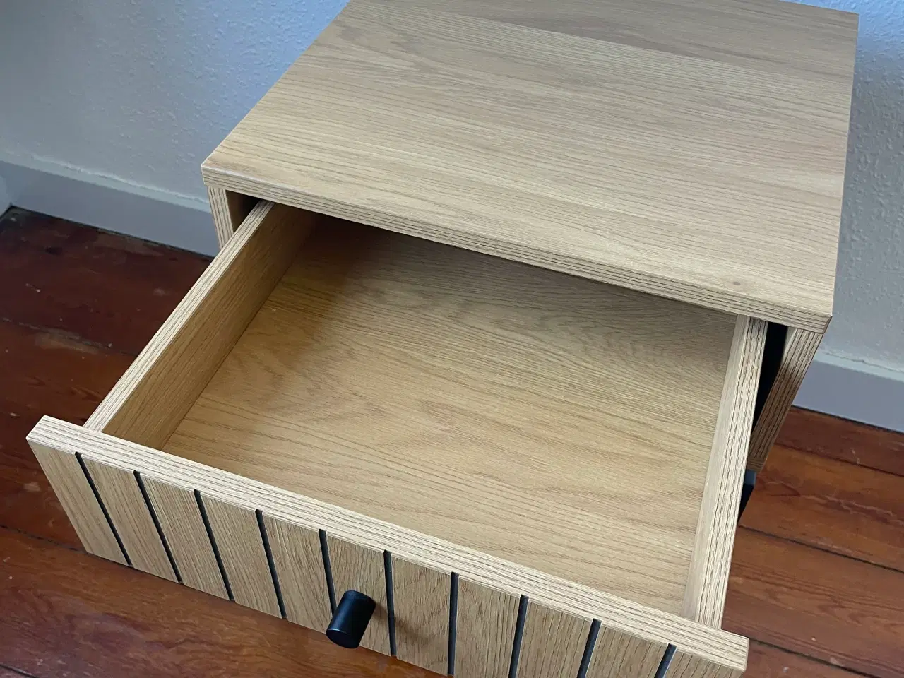 Billede 4 - Sengebord med skuffe