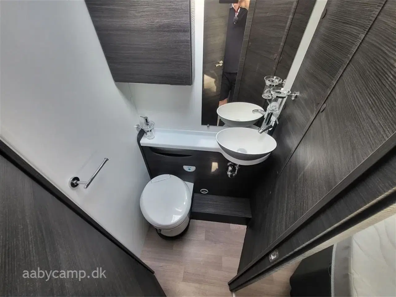 Billede 10 - 2024 - Benimar Mileo 263   Nk pakke. Automatgear. markise. 2x Lithium batteri. solceller. Helårsdæk. lædersæder. cykelstativ.