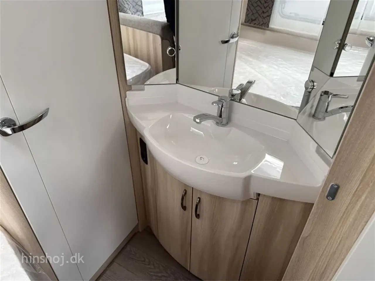 Billede 11 - 2025 - Hobby De Luxe 400 SFE   Fantastisk rejsevogn fra Hobby med en dejlige franskdobbelt seng fra Hinshøj Caravan.