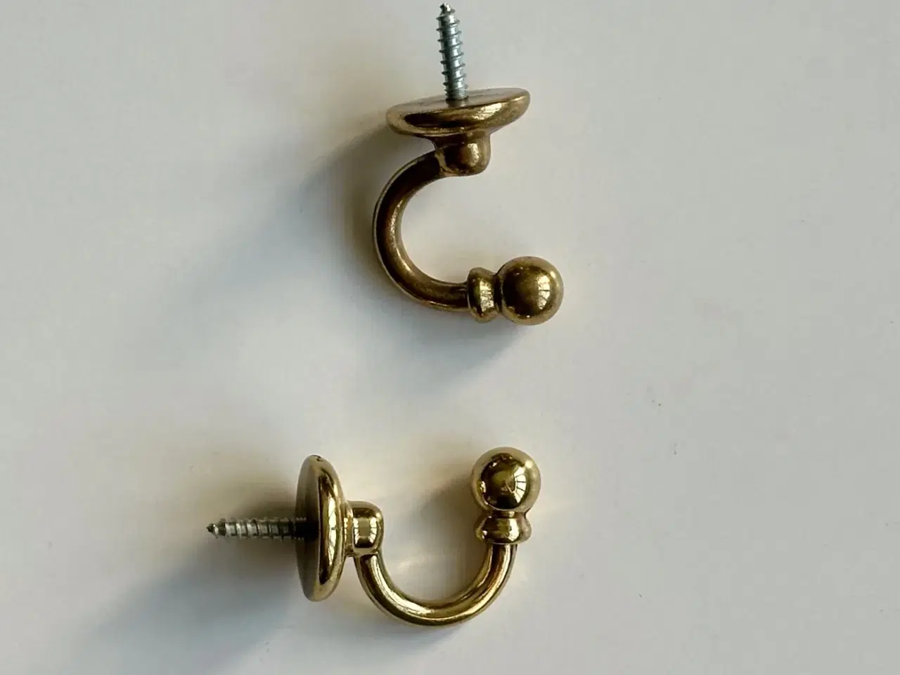 Billede 1 - Messingkroge, 2 stk samlet