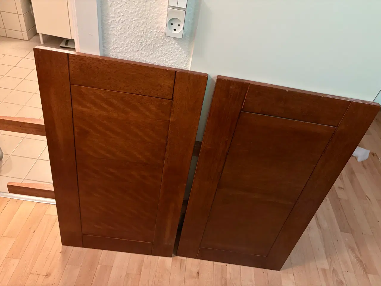 Billede 4 - Spisebordssæt med læderstole