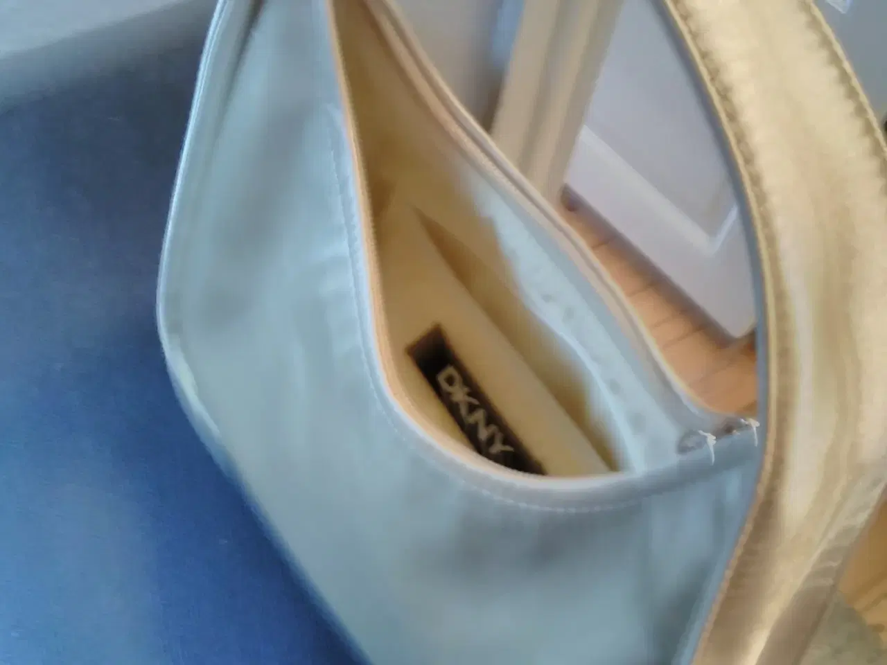 Billede 1 - DNKY lille taske aldrig brugt 