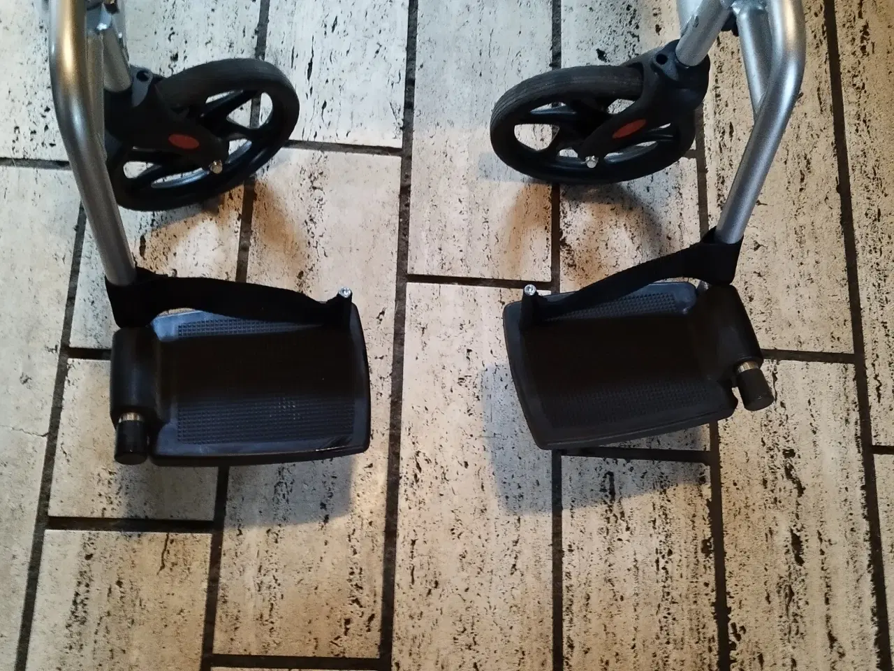 Billede 3 - Kombineret rollator/kørestol