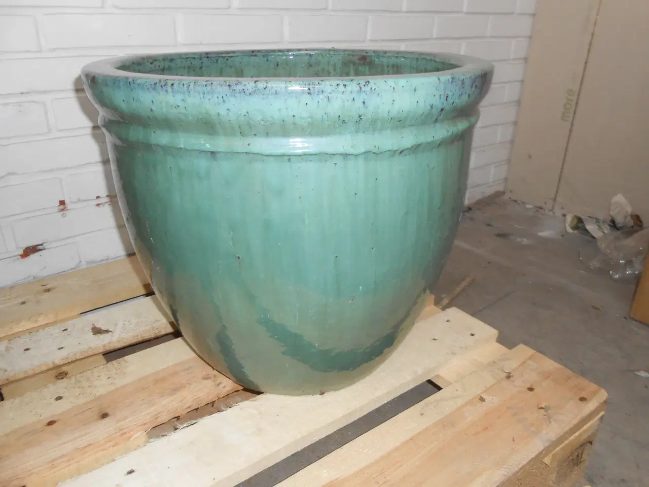 Billede 3 - 2 store nye flotte frosikret glaseret havekrukker