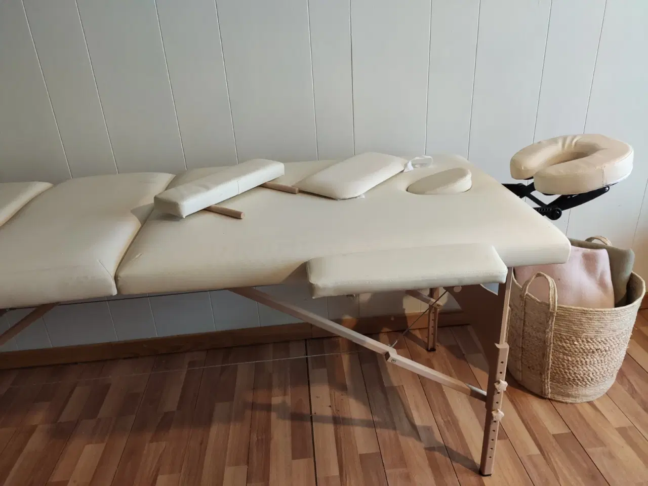 Billede 4 - Transportabel massage behandlerbriks i flot stand