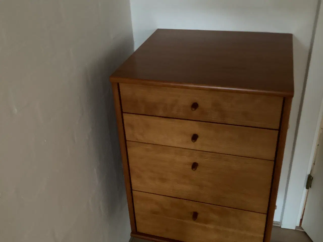 Billede 1 - Mistral reoler i kirsebær