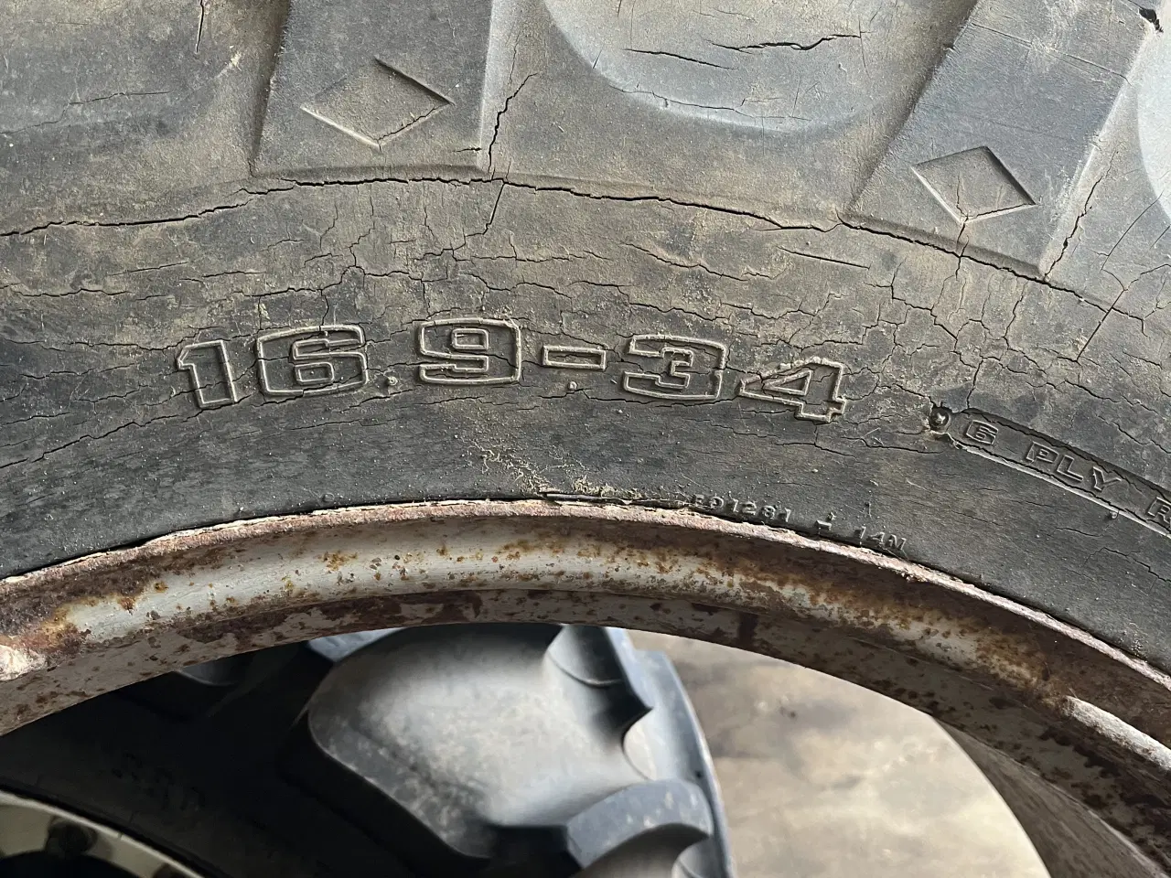Billede 4 - Tvillinghjul 16,9-34 pris 1000kr