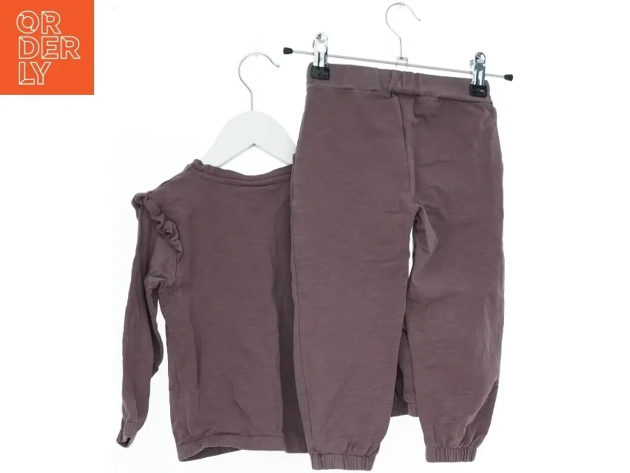 Billede 2 - Sæt med bluse og bukser med kaninmotiv fra Friends (str. 92)