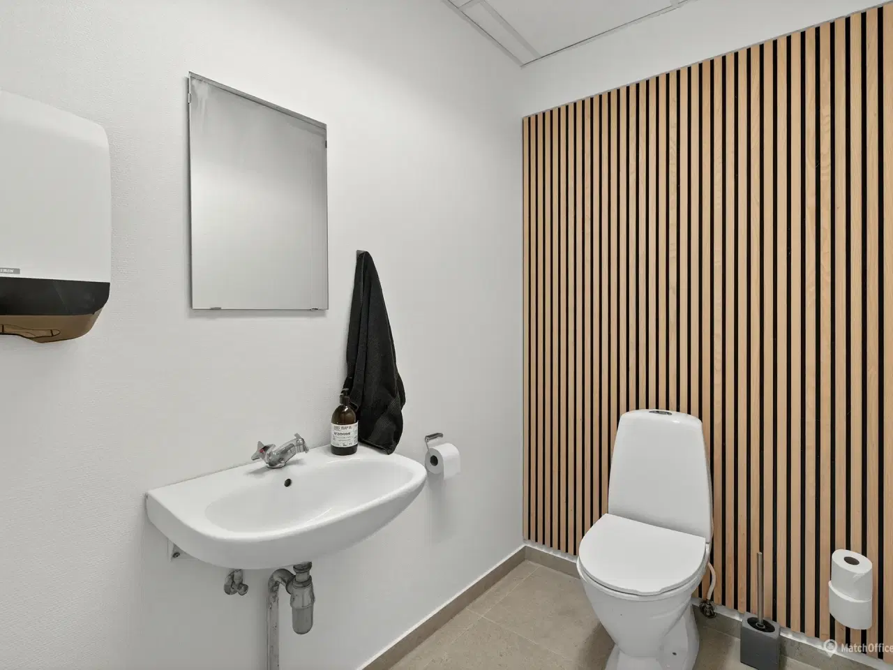 Billede 7 - Tæt på motorvejstilkørsel og 300 meter fra Trekroner station