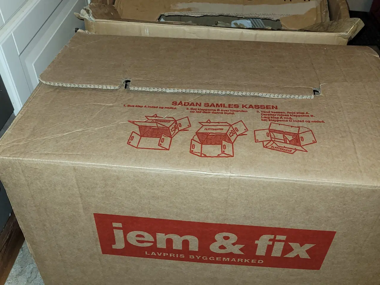 Billede 6 - 2 flyttekasser med frimærker (29 kg.) inkl. kasser