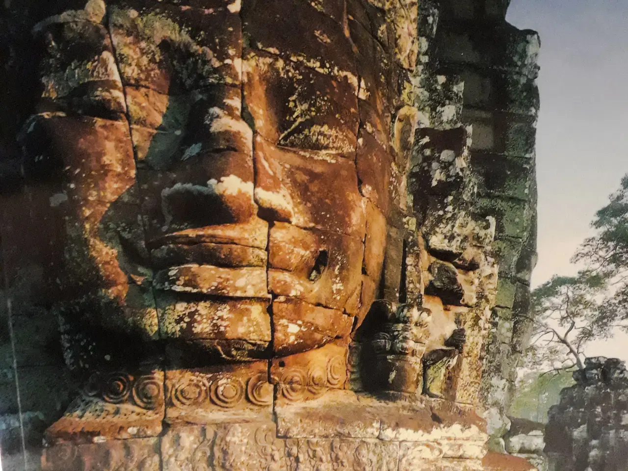 Billede 1 - A Golden Souvenir of Angkor