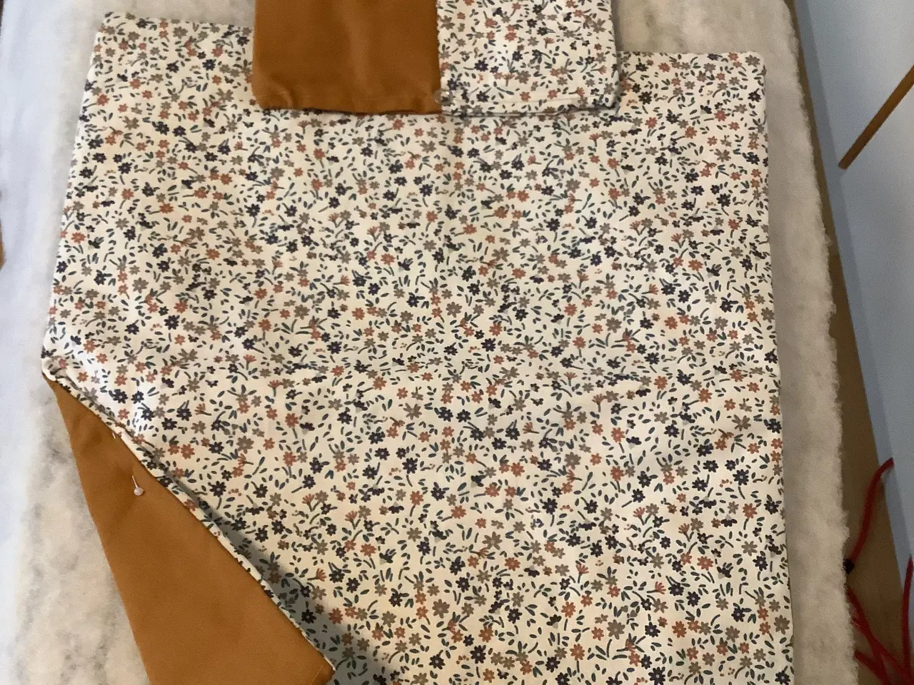 Billede 5 - Dyne og pude sæt til dukkeseng og dukkevogn