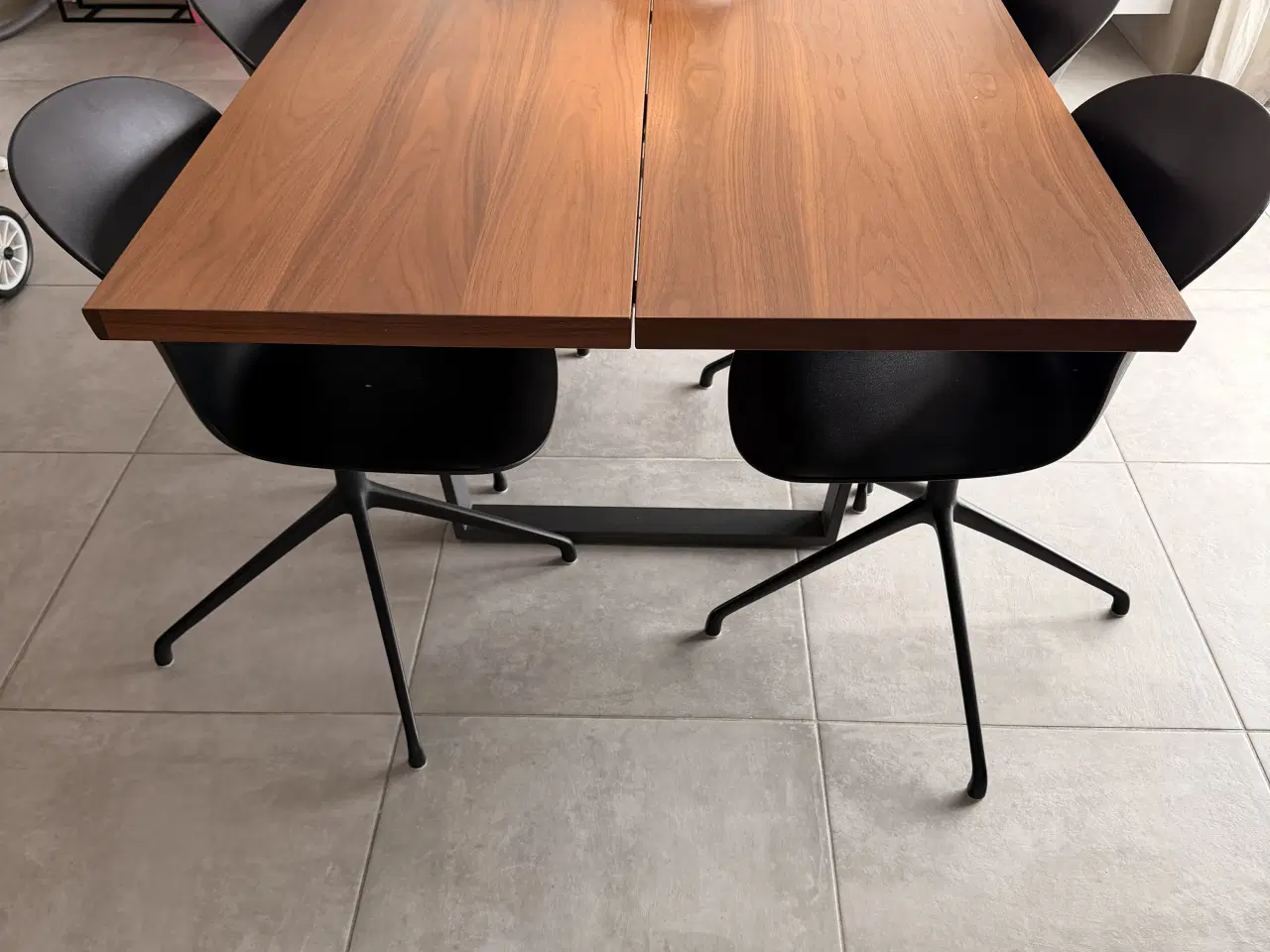 Billede 1 - BoConcept spisebord og 8 BoConcept stole