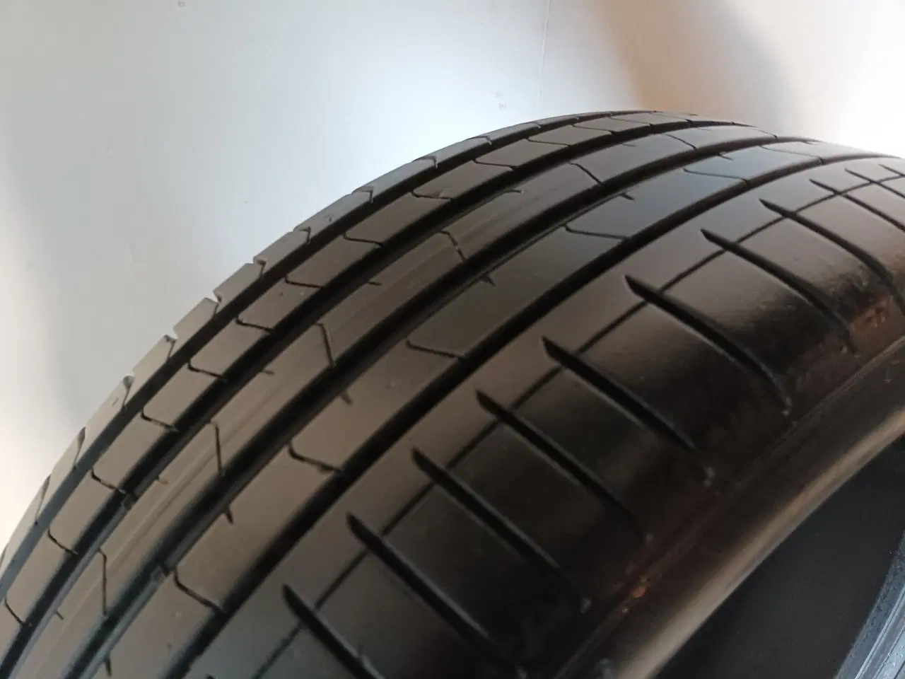 Billede 3 - sommerdæk - 235/50R19 99W Pirelli (4stk)