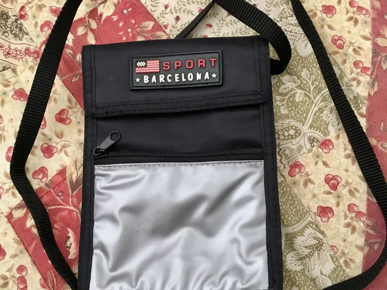 Billede 2 - Mobil/sport taske til salg