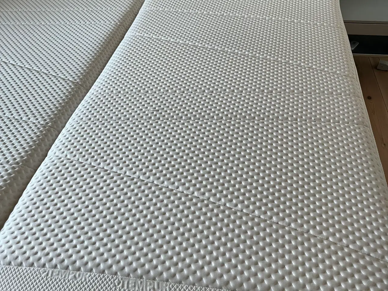 Billede 2 - Seng med fast sengeramme