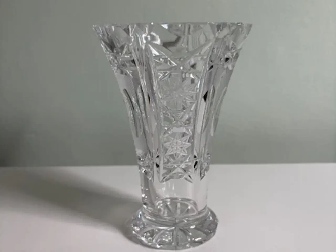Billede 1 - Vintage krystalvase med håndsleben facetmønster