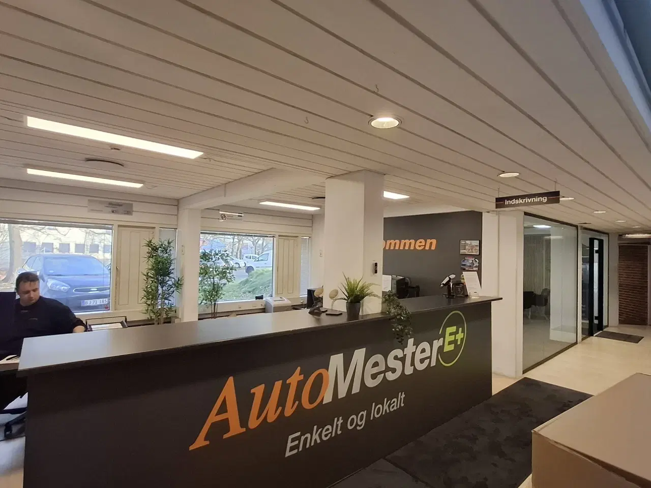 Billede 7 - Velegnet til Autoværksted. værksted eller Lager. Stort udeareal til præsentation af biler