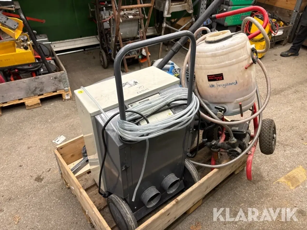 Billede 3 - Støvsuger, affugter og fyldestation