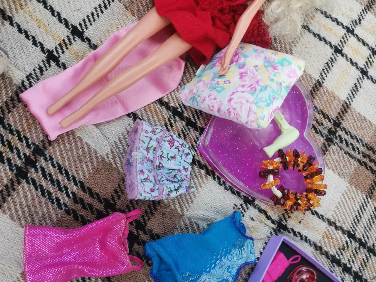 Billede 3 - Barbie sæt 5 kr ialt 
