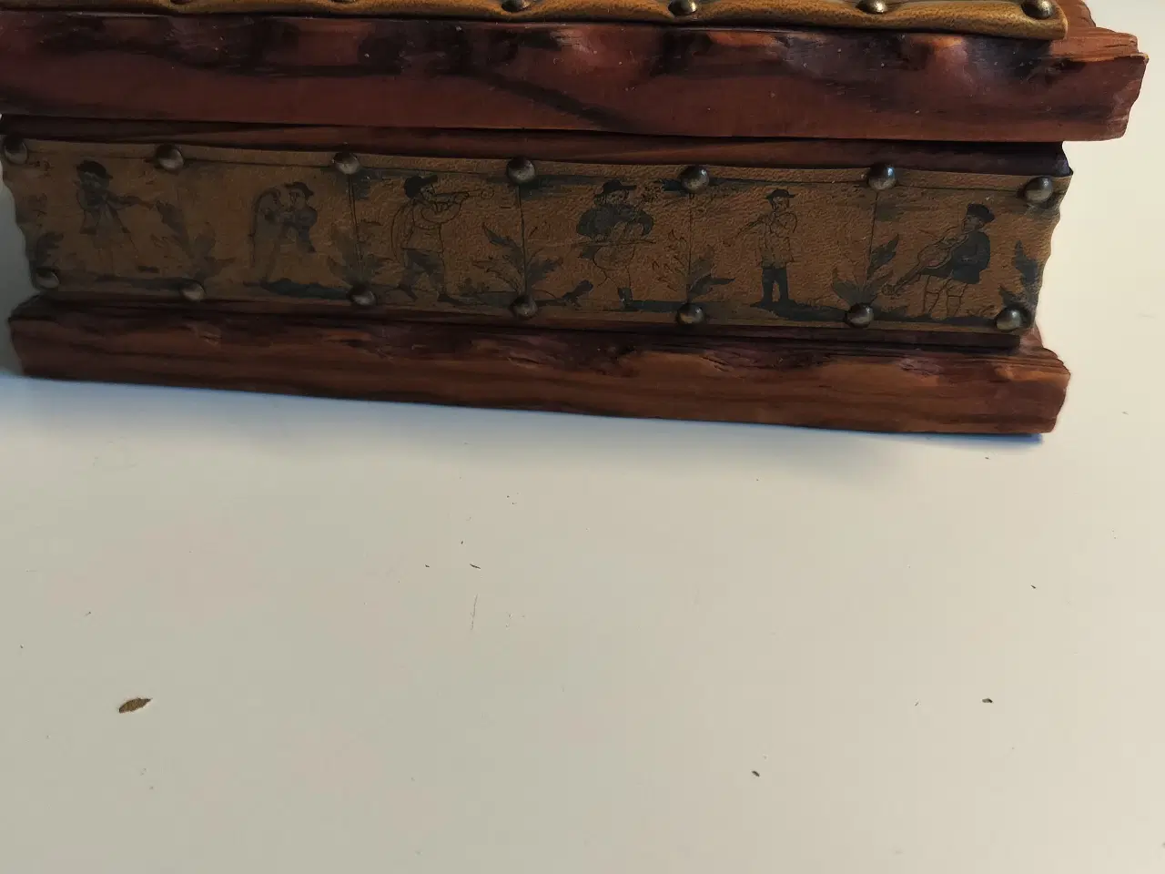 Billede 2 - Gammel Træ skrin, med motiver