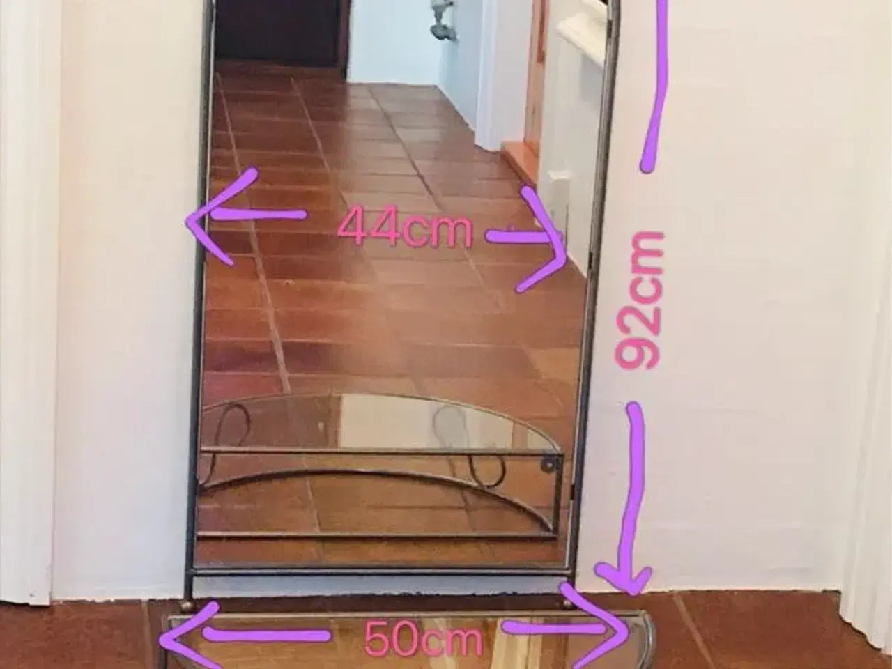Billede 1 - Entre spejl og bord