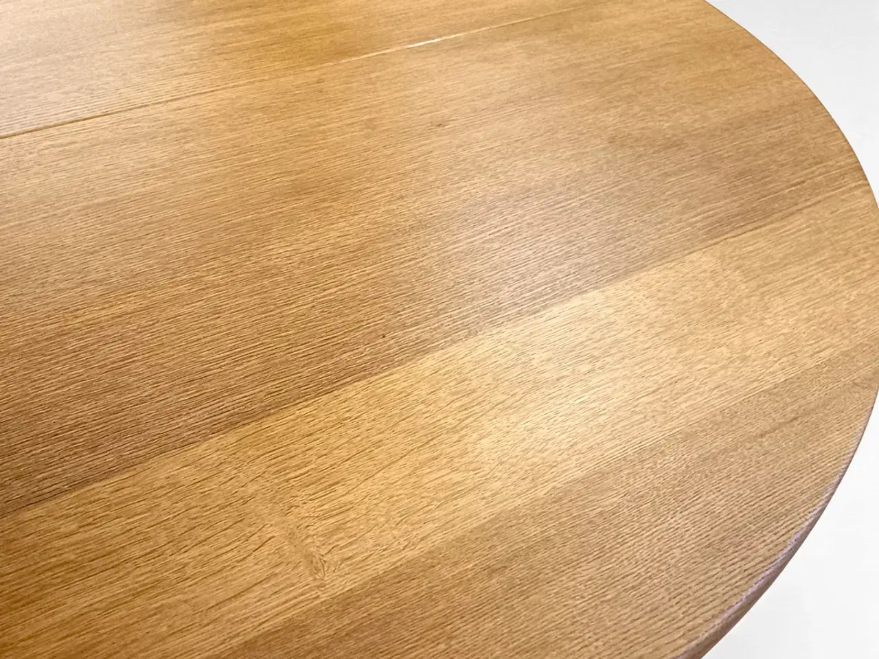 Billede 3 - Rundt spisebord i eg – Kærnulf stil