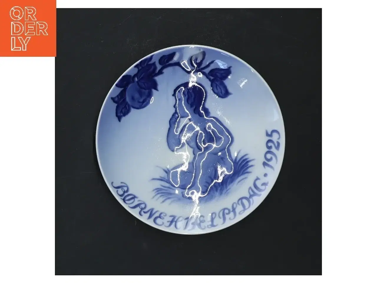 Billede 1 - Dekorativ tallerken med motiv fra Royal Copenhagen (str. Ø 13 cm)