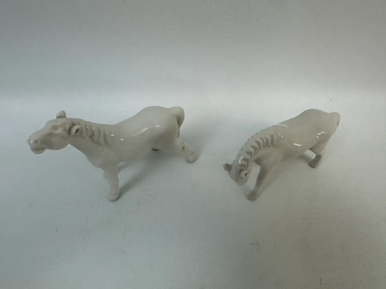 Billede 7 - 2 små hvide porcelænsheste