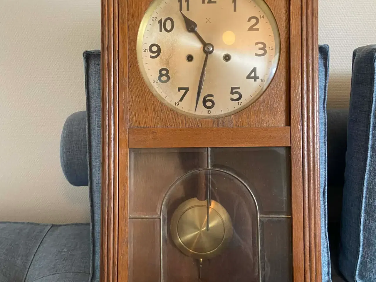 Billede 1 - Ur til væg - der virker og slår