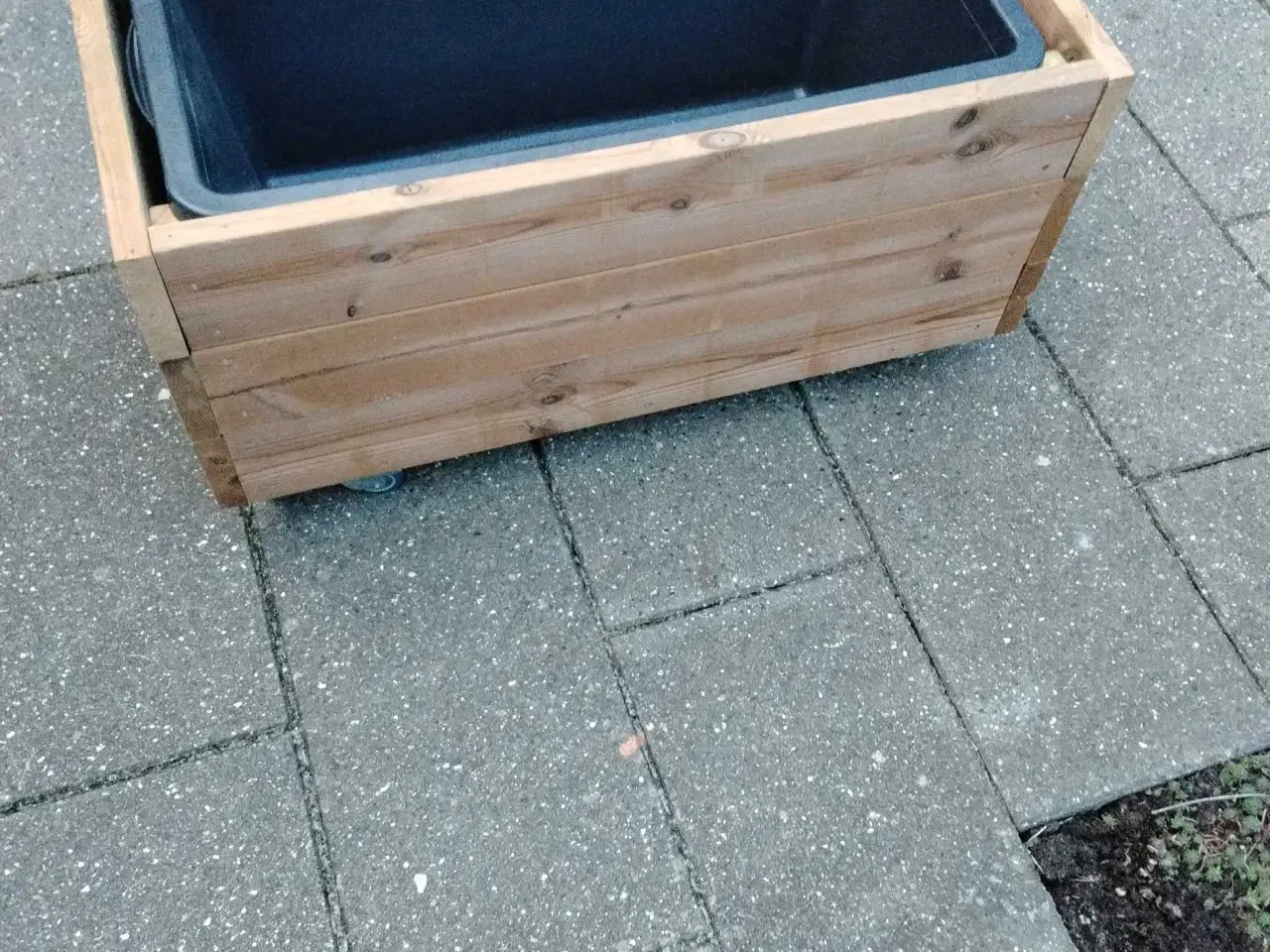 Billede 2 - Plantekasse/blomsterkasse i thermowood 
