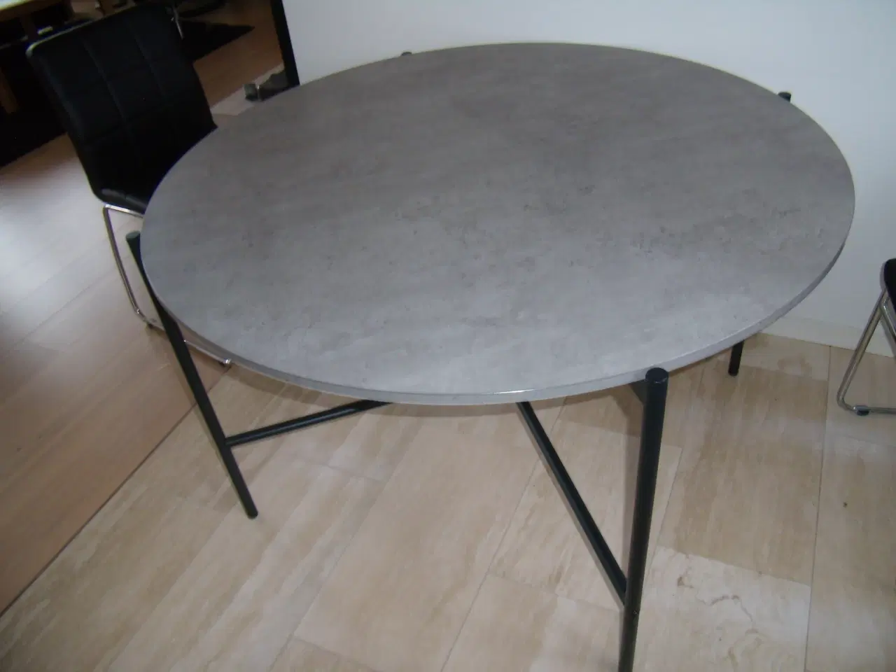 Billede 5 - Spisebord med 4 stole