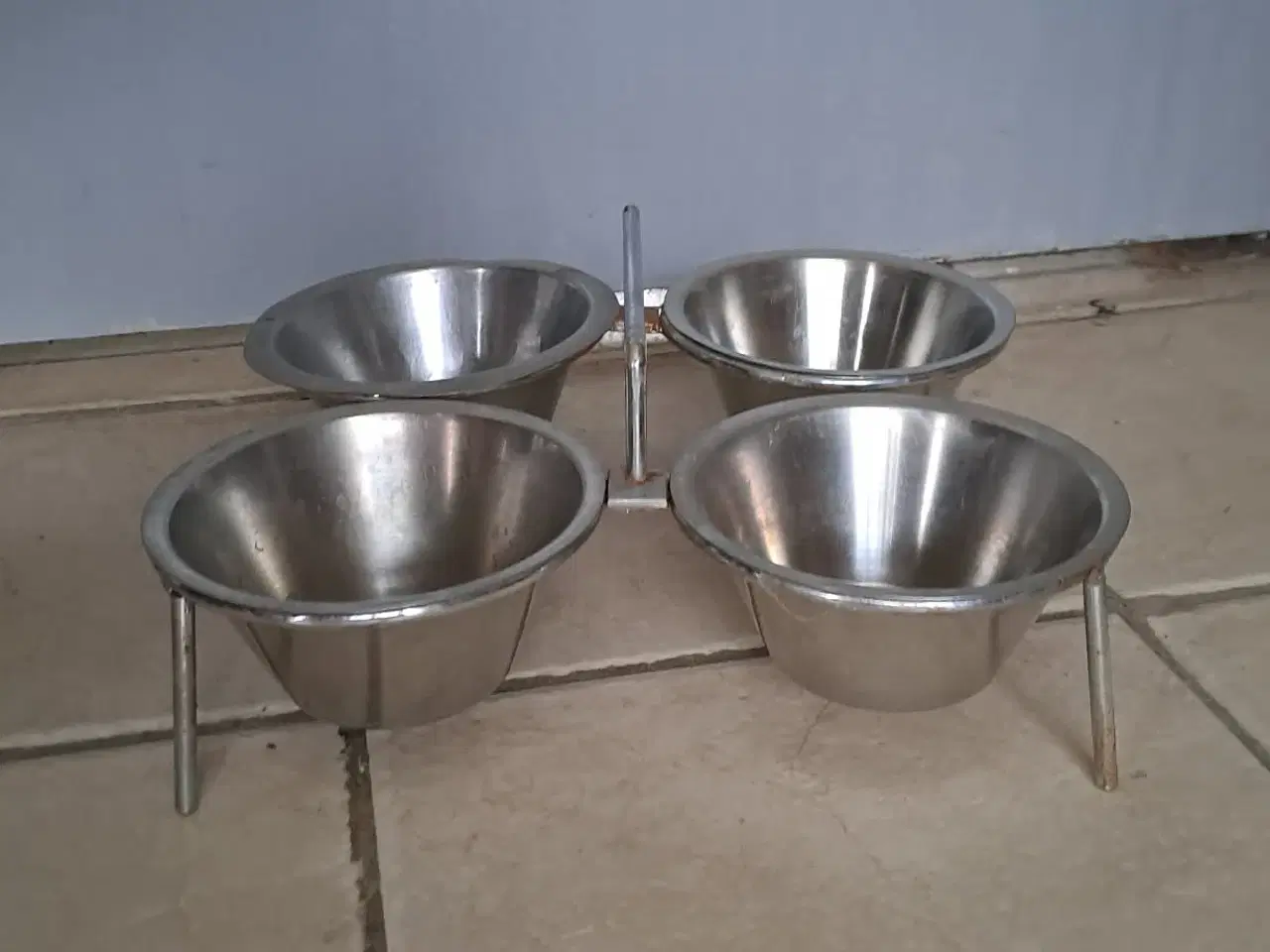 Billede 1 - Hvalpe foderskåle på stativ 