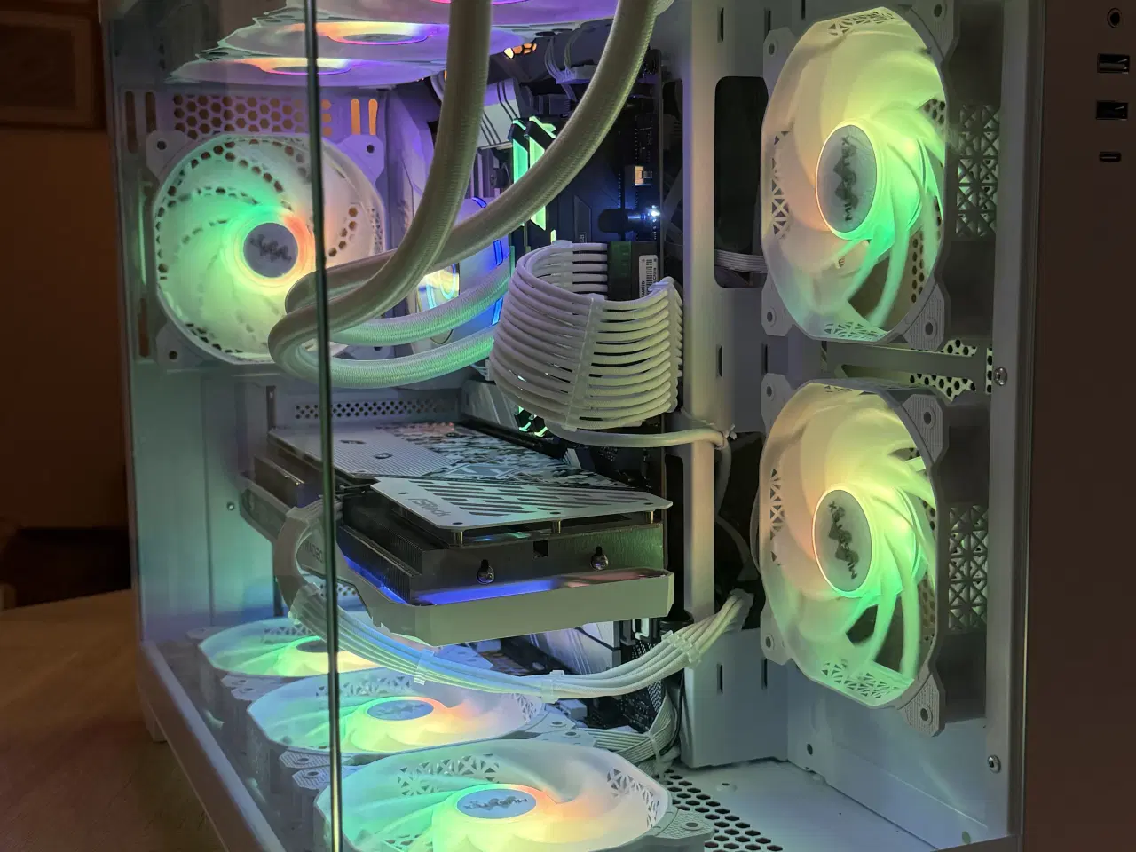 Billede 3 - Hvid Gaming PC – RX 7600 & Ryzen 7