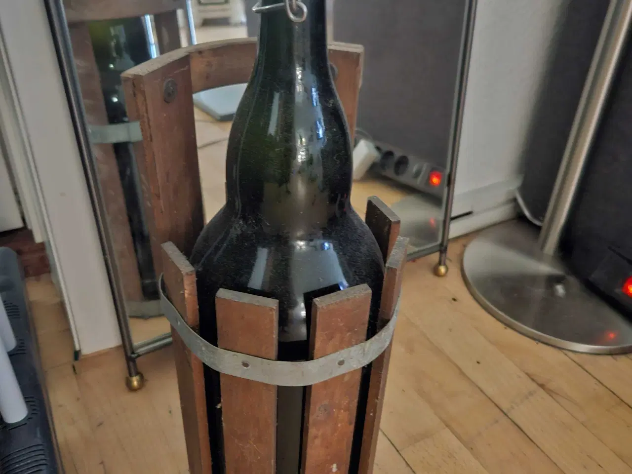 Billede 1 - Flaske i beholder