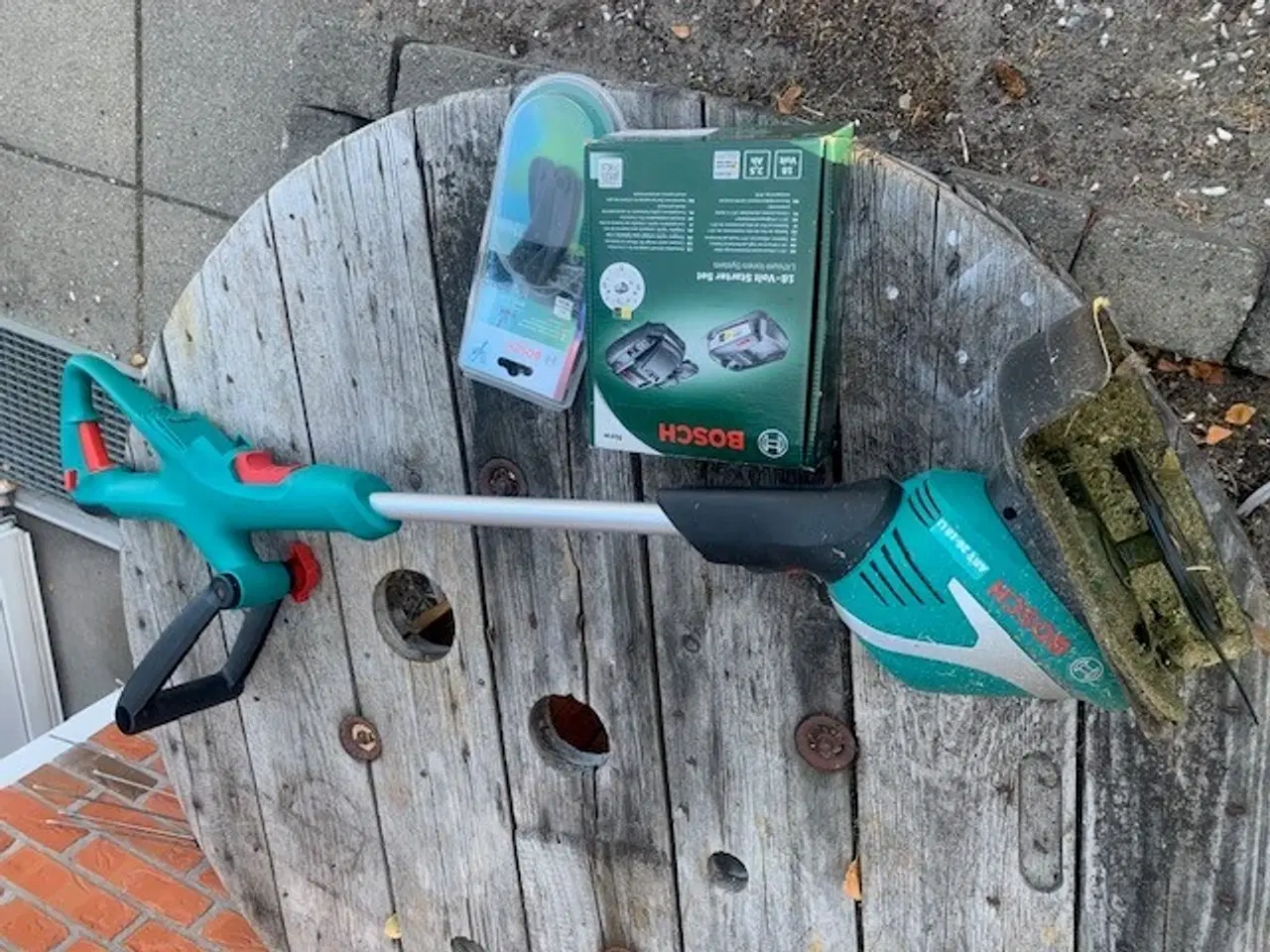 Billede 4 - Bosch 18 Volt lader, batteri og Durablade.