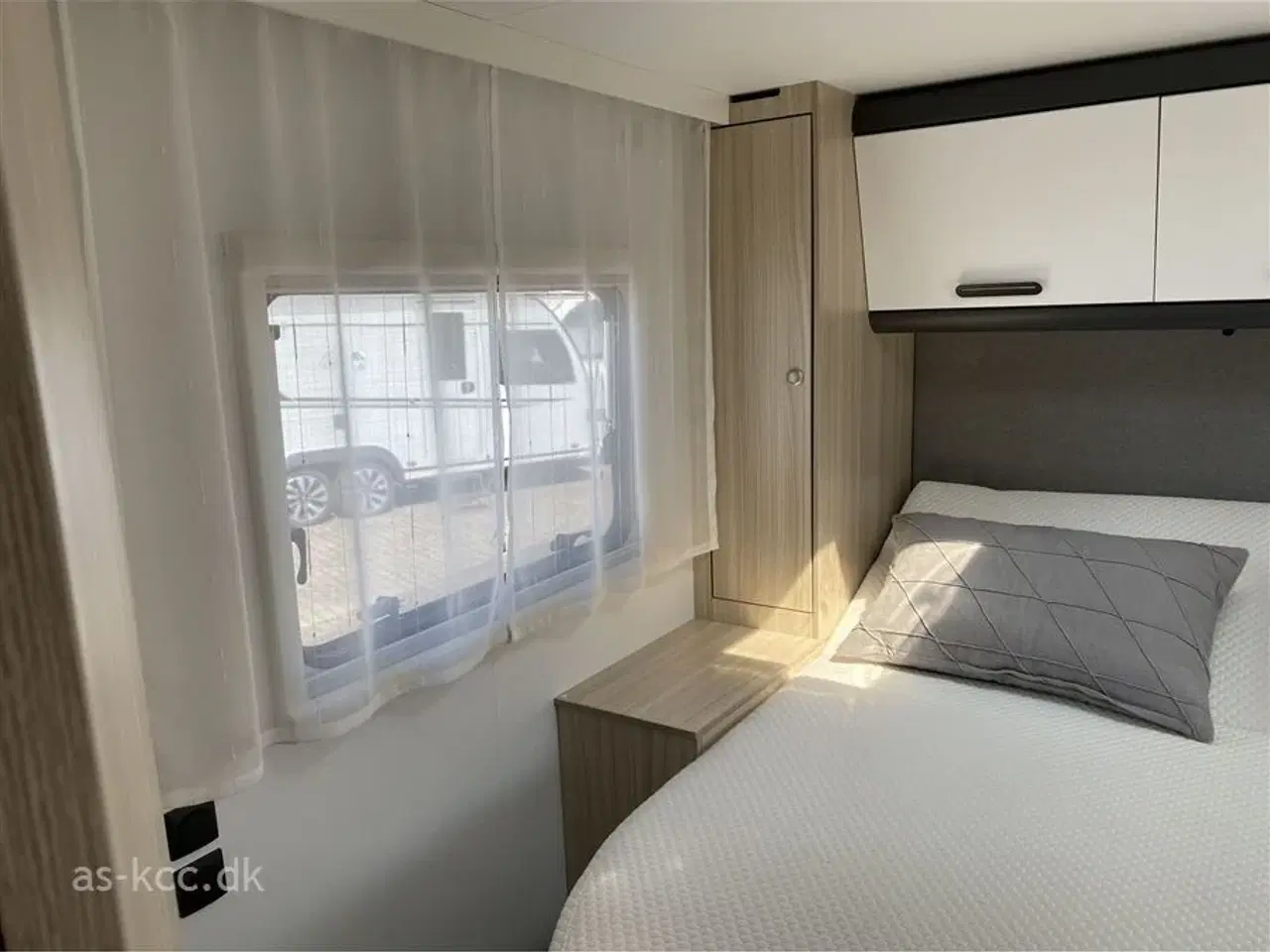 Billede 17 - 2021 - Sun Living S 75 SC   Sunl Living Autocamper med  fritstående dobbeltseng