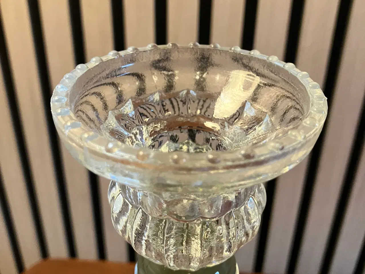 Billede 3 - Gammel lysestage i presset glas