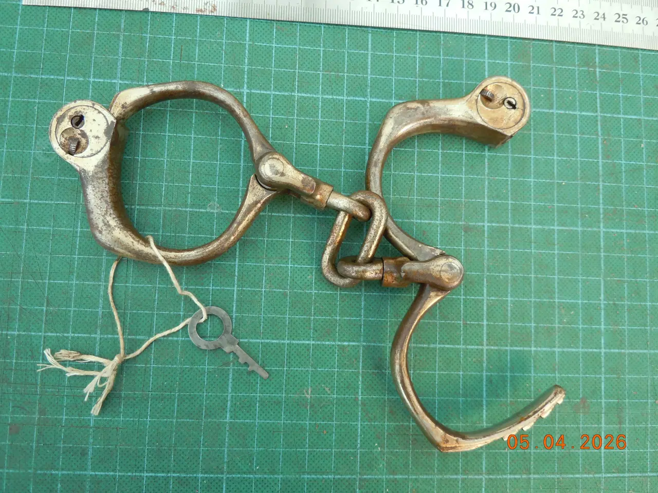 Billede 3 - Håndjern, antikke amerikanske med nøgle.