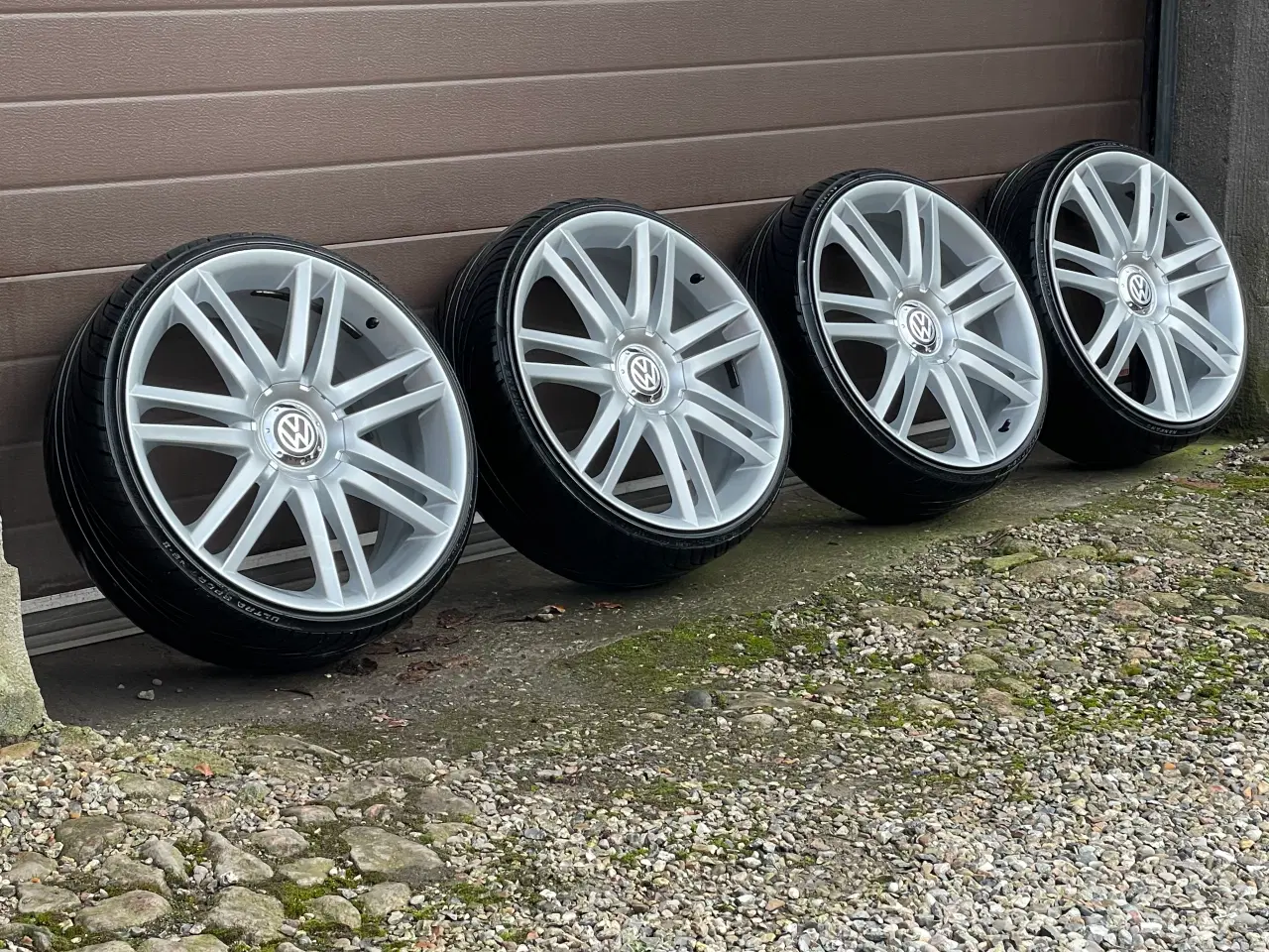 Billede 5 - Alufælge, 20" 215/30/R20 Der er 2 krydsmål 5 x112