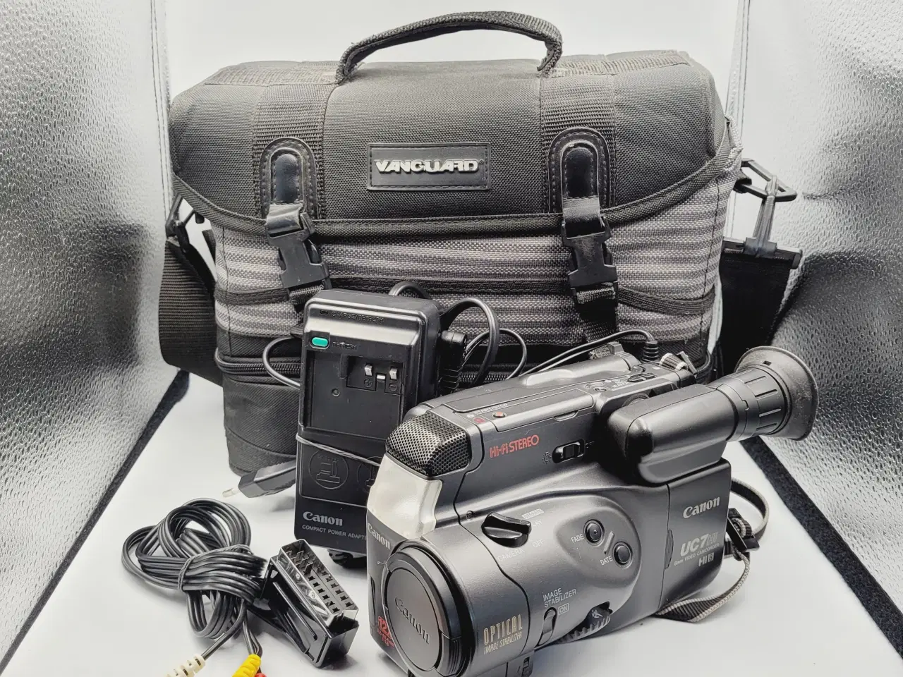Billede 1 - ⭐️· Canon UC7Hi8 videokamera med taske og strømf.