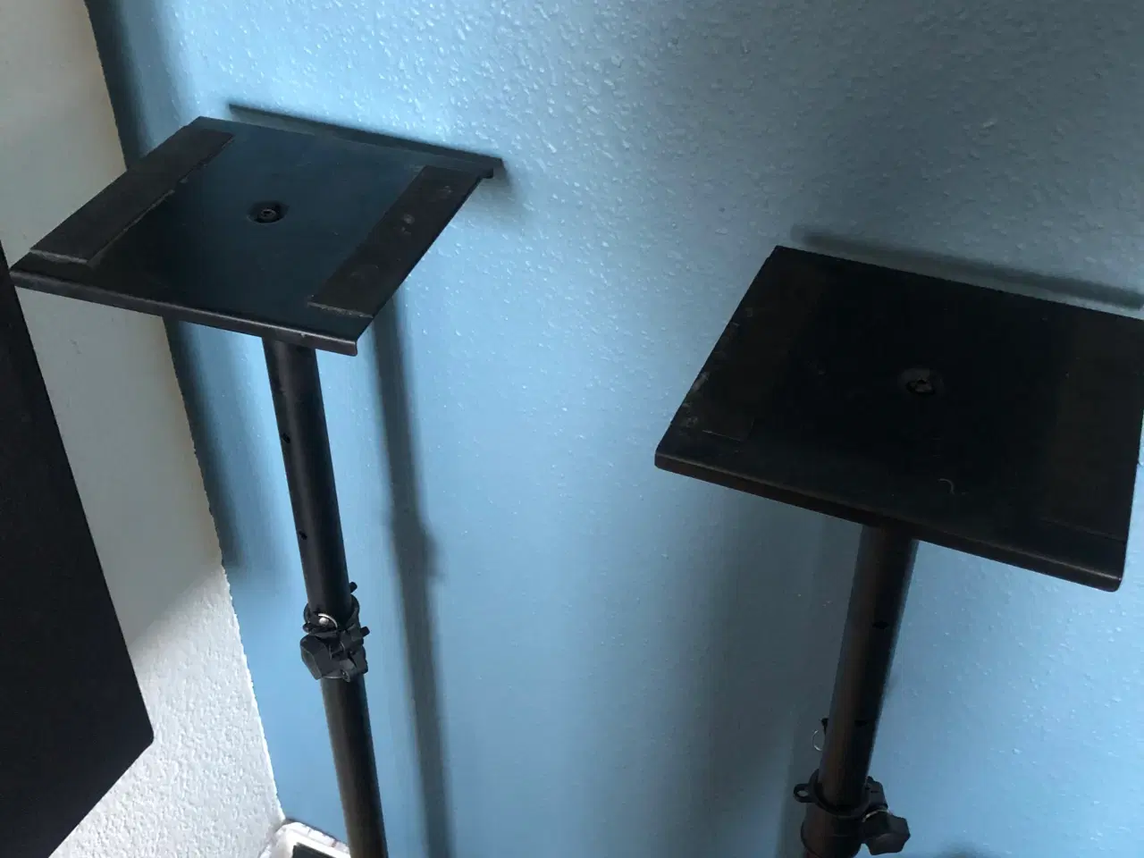 Billede 3 - Adam Hall SKDB039 Justerbare Studio Monitor Stands