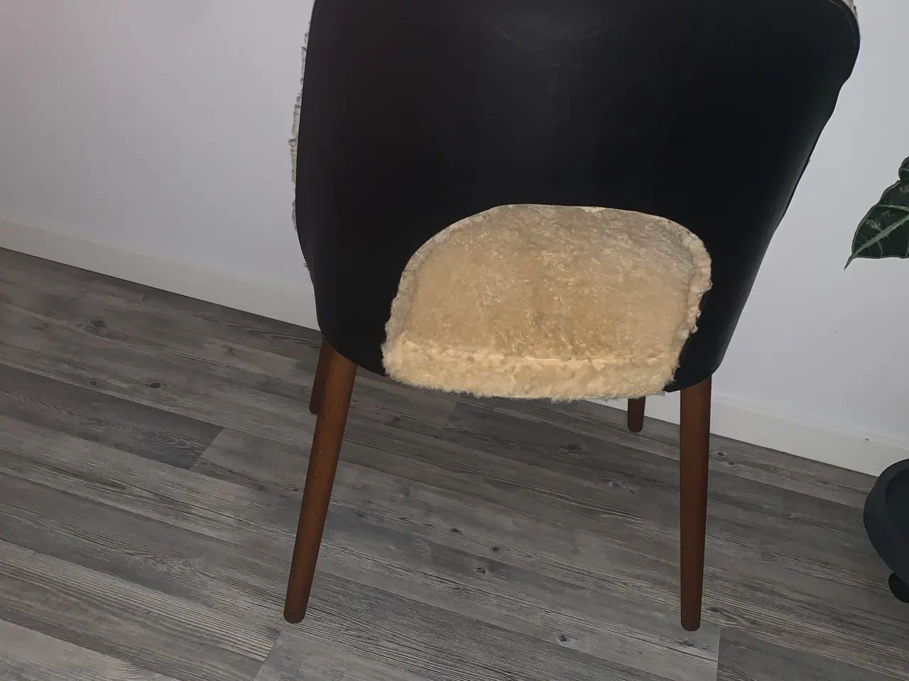 Billede 2 - Dansk sminkestol.med teaktræ ben Af frode Holm. 