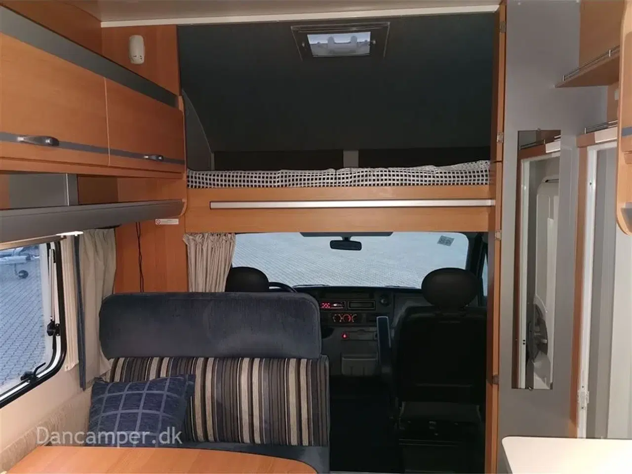 Billede 12 - 2008 - Knaus Traveller Sport Silver Line   Super dejlig camper med plads til 6 personer. Dobbeltseng på tværs i bag samt dobbeltseng i alkove.