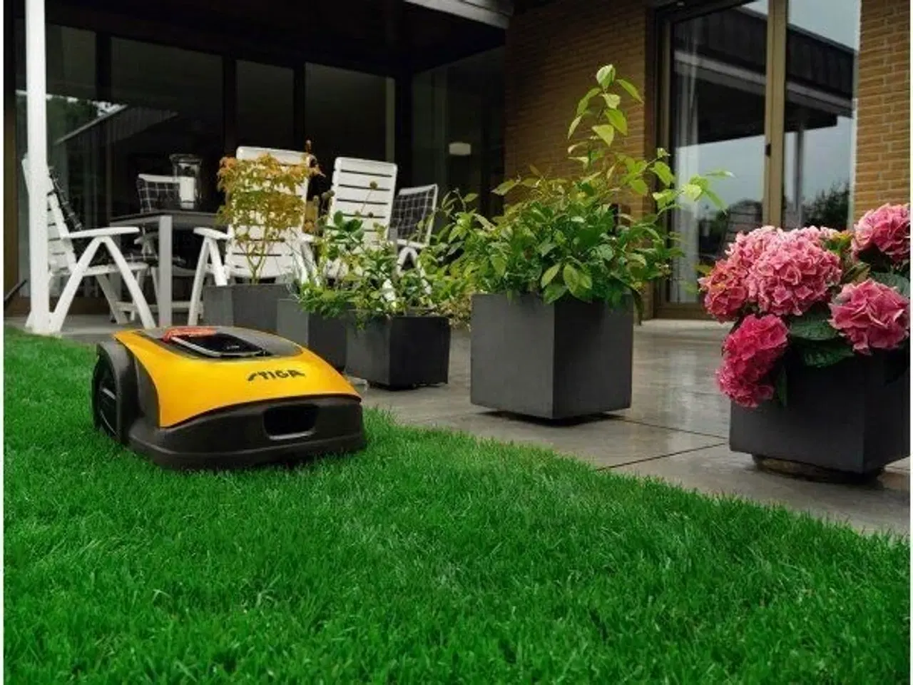 Billede 1 - STIGA A 750 robotplæneklipper – Avanceret klipning uden kanttråd - 750 m2